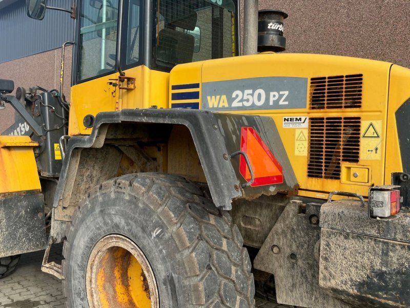 Komatsu WA 250PZ-5 Gummihjulslæsser