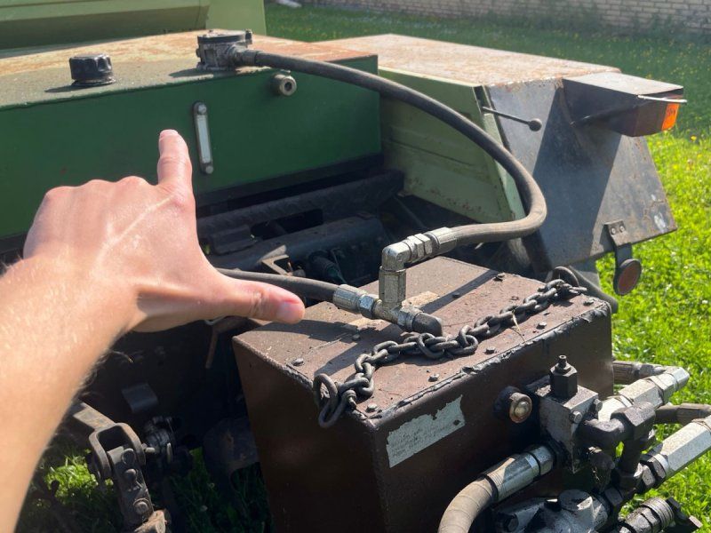 Mercedes MB TRAC 800 Hydralik station og tank bagpå afmonteres