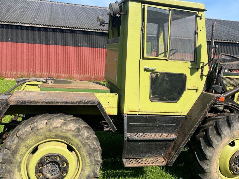 Mercedes MB TRAC 800 Hydralik station og tank bagpå afmonteres