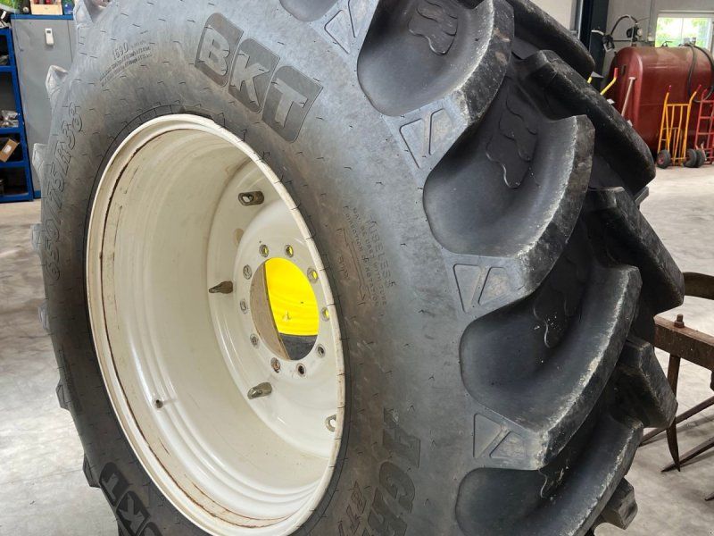 New Holland T7070 90% gummi