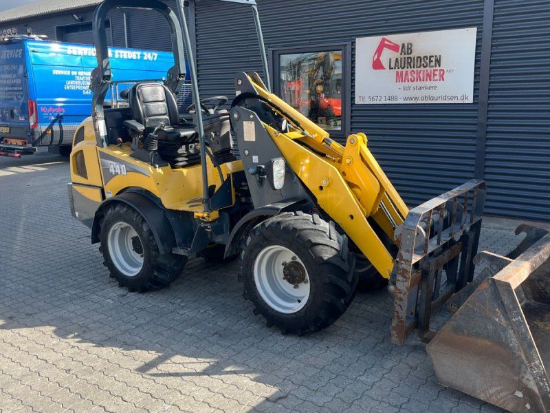 Gehl al400 2800kg læsser med skovl og gafler