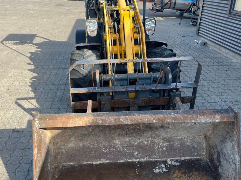 Gehl al400 2800kg læsser med skovl og gafler