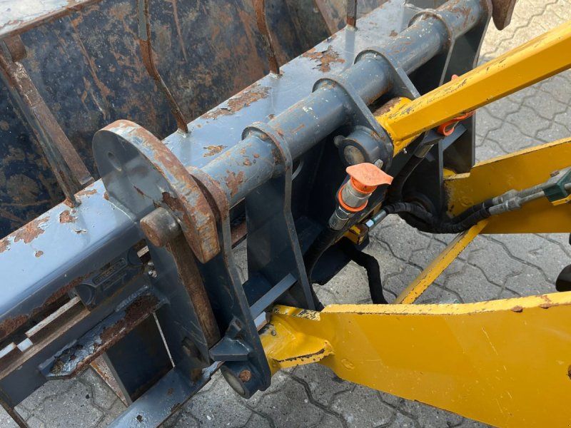 Gehl al400 2800kg læsser med skovl og gafler