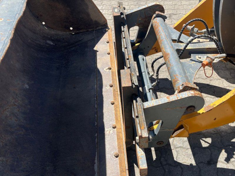 Liebherr l506 4,3tons læsser med skovl og gafler