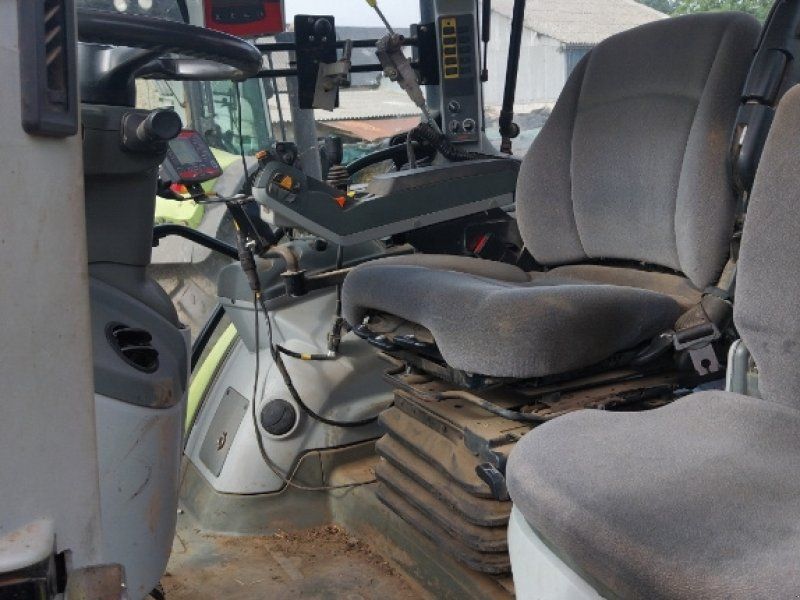 Claas ARION 520