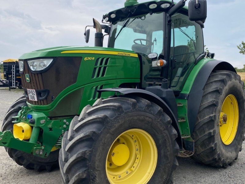 John Deere 6210R