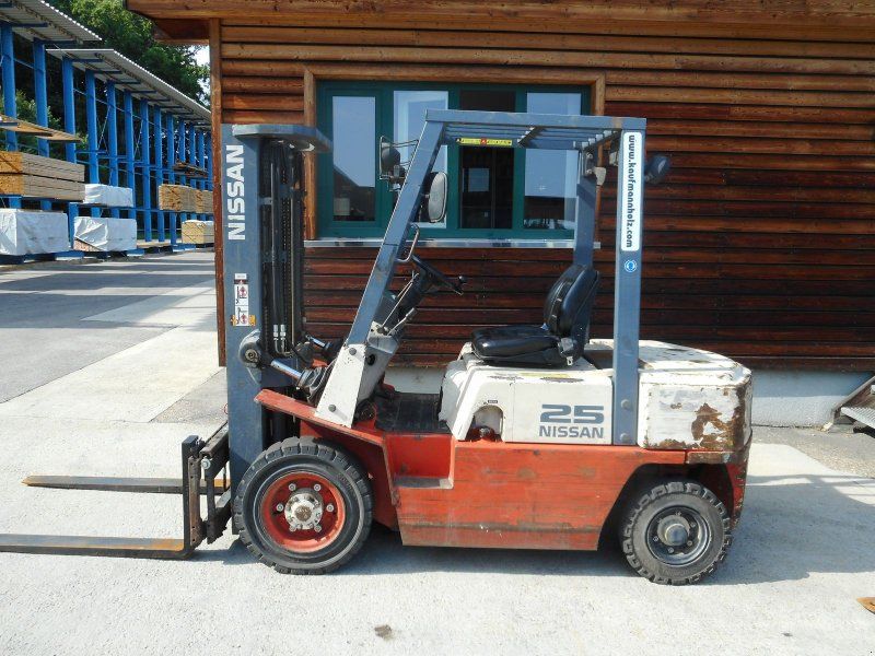 Nissan FJ02A25U Tripl 4,3m + Seitenschieber