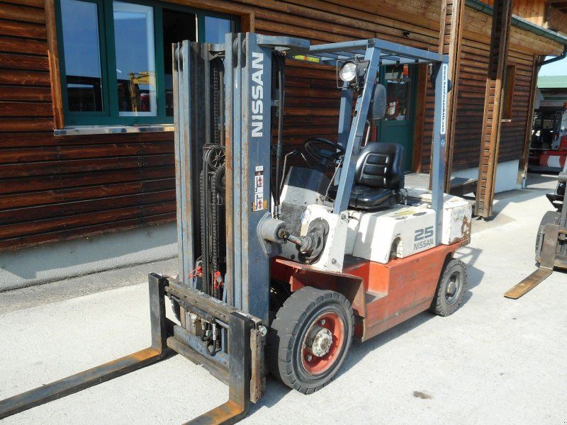 Nissan FJ02A25U Tripl 4,3m + Seitenschieber
