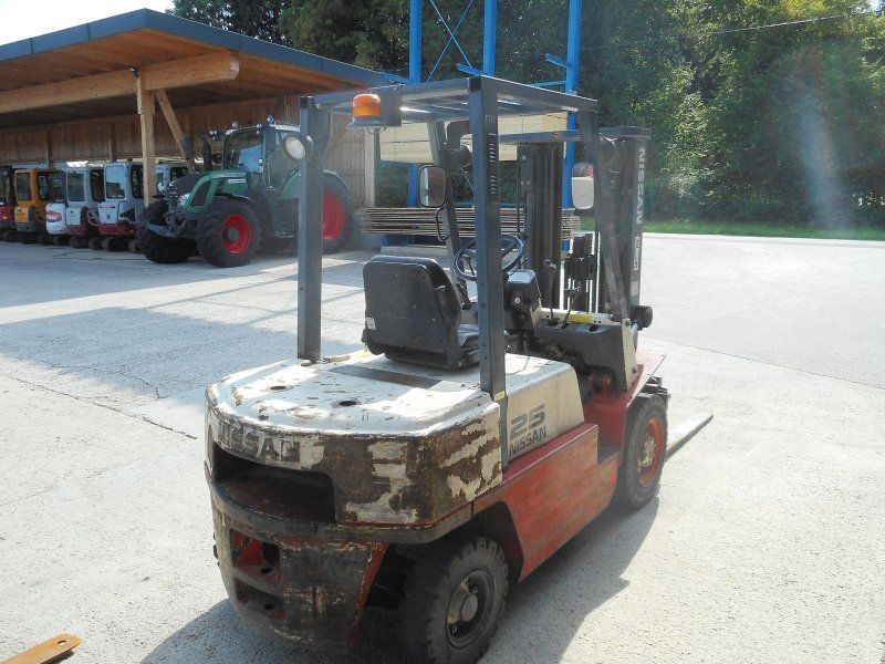 Nissan FJ02A25U Tripl 4,3m + Seitenschieber