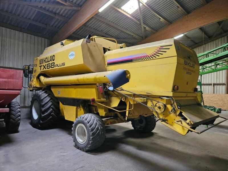 New Holland TX 68 Plus