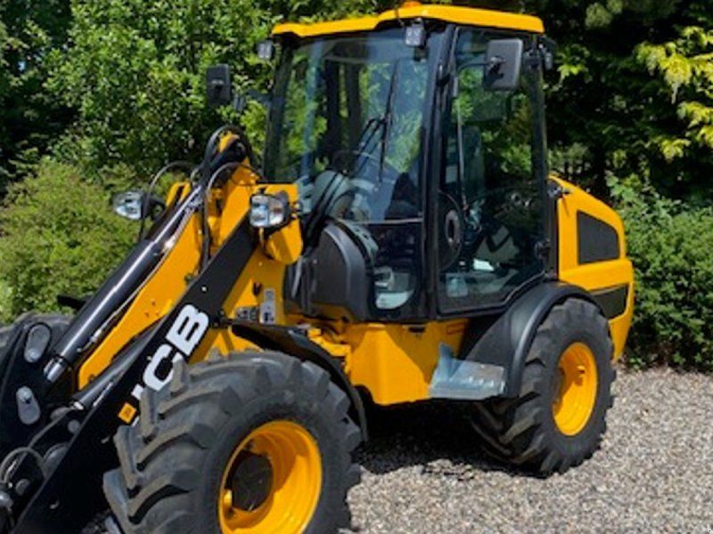 JCB 407 m. aircondition og 35 km/t.