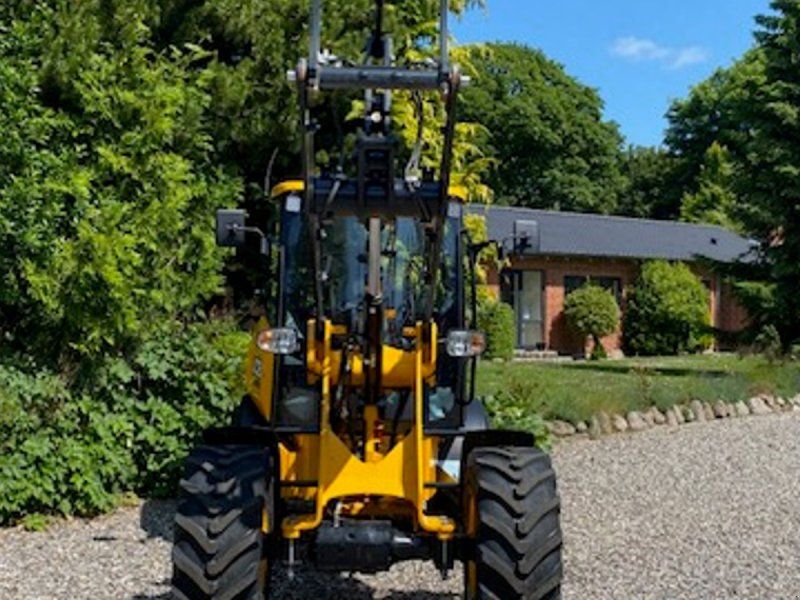 JCB 407 m. aircondition og 35 km/t.