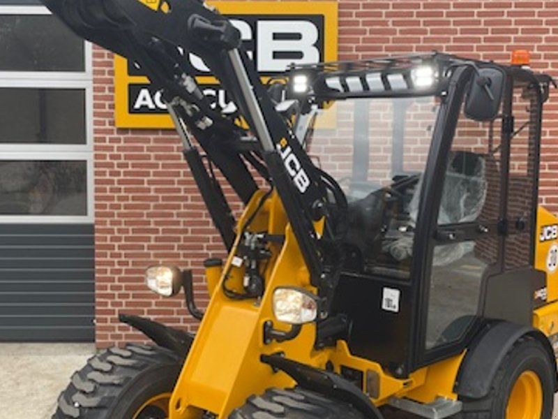 JCB 403 Plus Agri Med kabine og 30 km/t