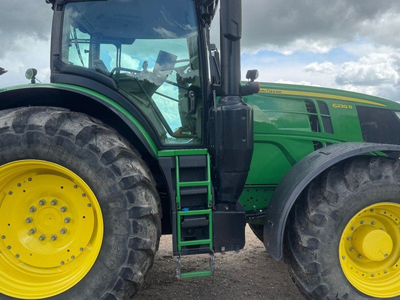 John Deere 6230R