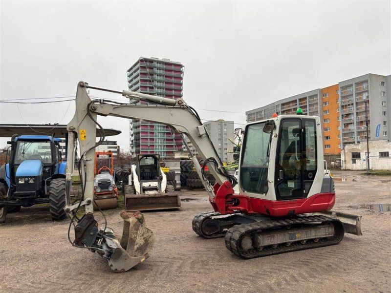 Takeuchi TB250 . To skovle. Gummibånd. Ring til Ulrik for mere info på 40