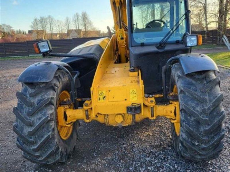 JCB 7 meter arm. Løfter 3.100 kg. 127 Hk. Ring til Ulrik for mere in