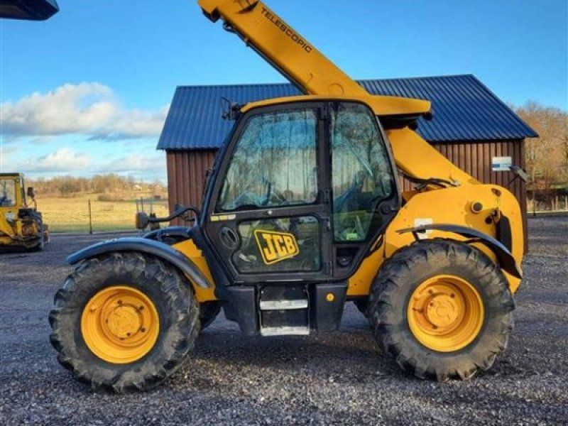 JCB 7 meter arm. Løfter 3.100 kg. 127 Hk. Ring til Ulrik for mere in