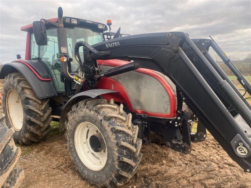 Valtra T 191 Advance Frontlæsser med diverse redskaber og tvillingehjul