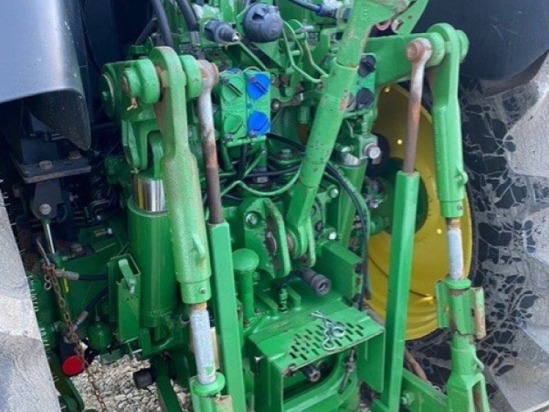 John Deere 6150R Front PTO og front lift. Affjedret foraksel og kabine. Hit