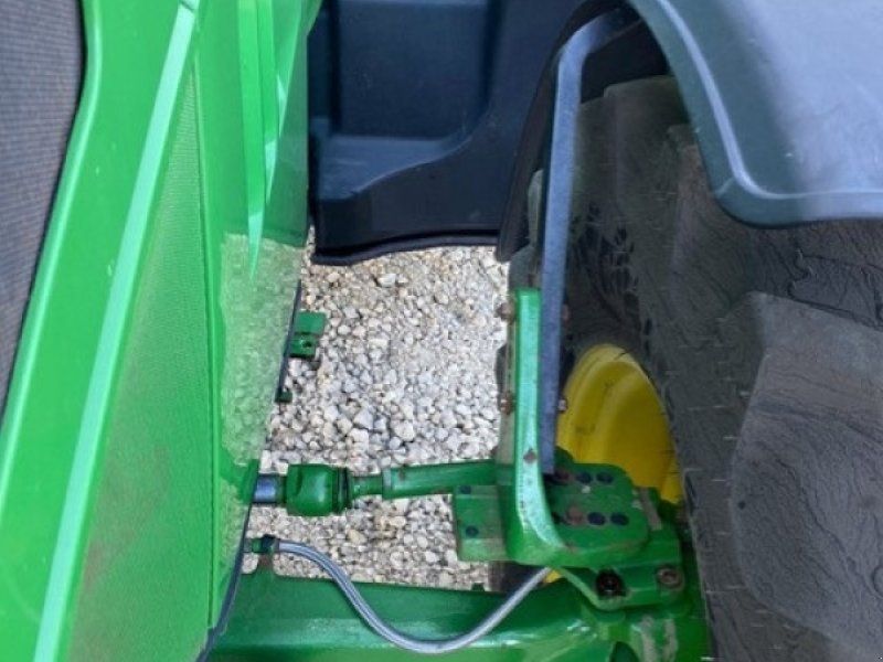 John Deere 6150R Front PTO og front lift. Affjedret foraksel og kabine. Hit