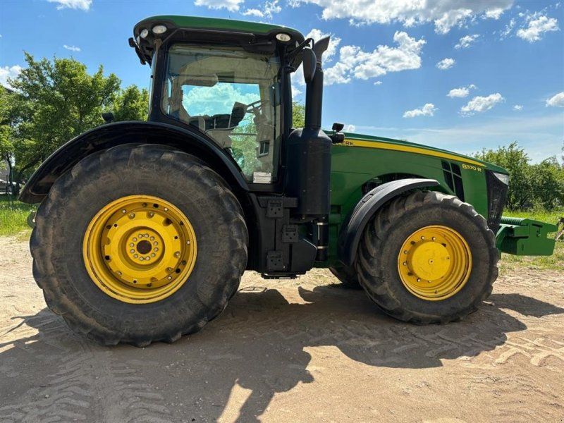 John Deere 8370R Affjedret foraksel og kabine. Hitch krog. Auto steer ready