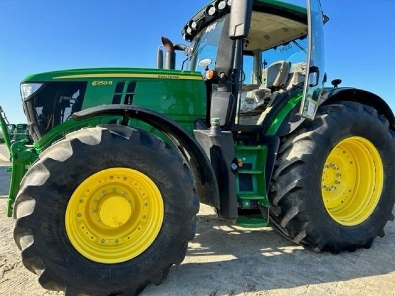 John Deere 6250R Ultimate Edition Front lift. Command arm. Sektionskontrol.