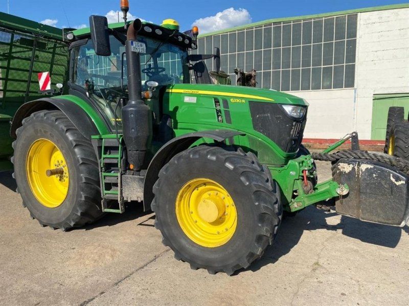 John Deere 6230R Premium Edition m Frontlift GPS Starfire 6000. Command Pro