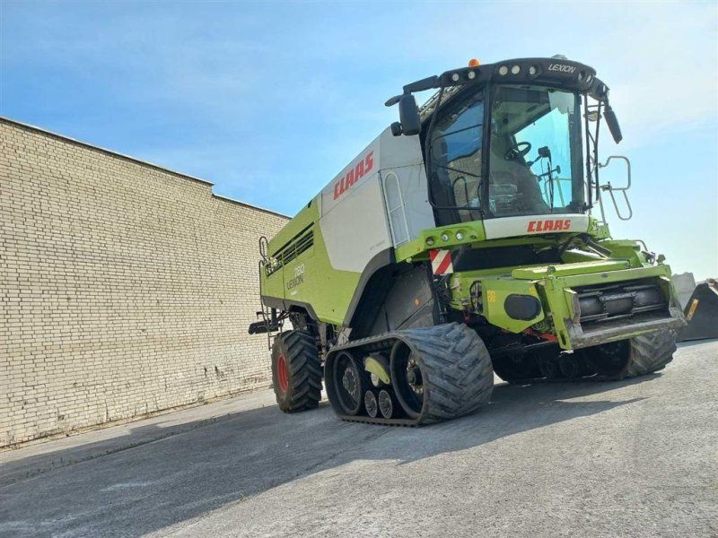 Claas LION 780 TT Incl. Skærebord V1200. Med de helt bredde bælter.