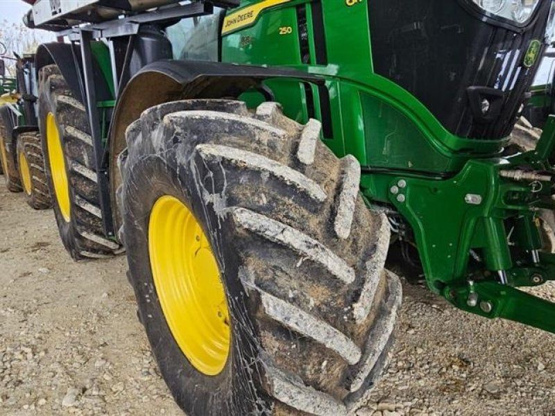 John Deere 6R250 StarFire. AutoTrack. Front lift. AutoPower. TLS. Ring til