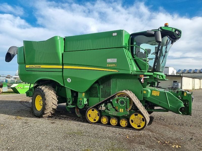 John Deere S685S Premium  NY PRIS!!! Bæltemaskine. Incl. Skærebord og vogn.