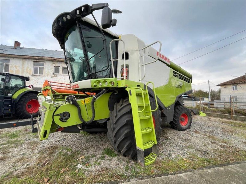 Claas LION 750 4WD. Incl Vario 770 skærebord og vogn. Ring til