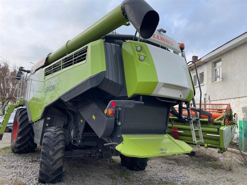 Claas LION 750 4WD. Incl Vario 770 skærebord og vogn. Ring til