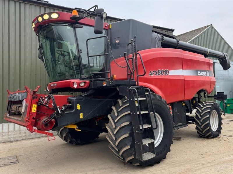 Case IH Axial-Flow 8010 AFX 8010 med skærebord og vogn. Ring til Ulrik f