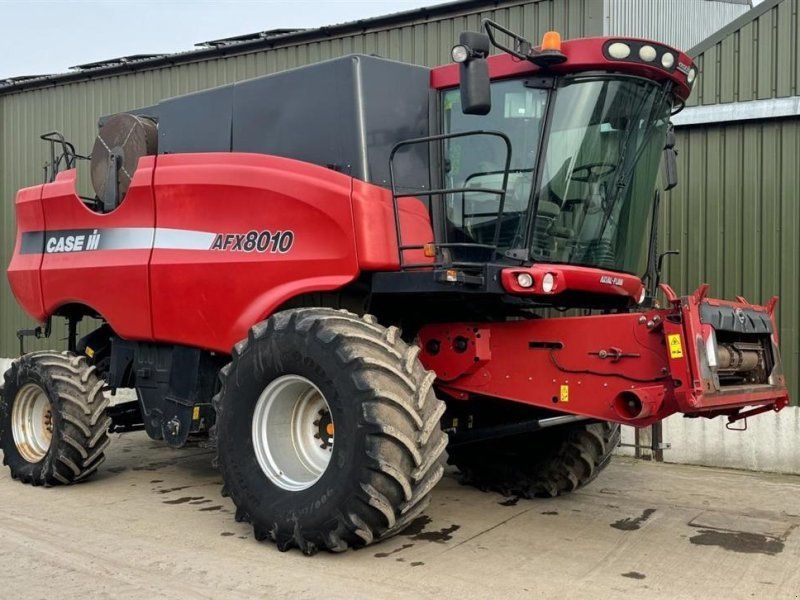 Case IH Axial-Flow 8010 AFX 8010 med skærebord og vogn. Ring til Ulrik f