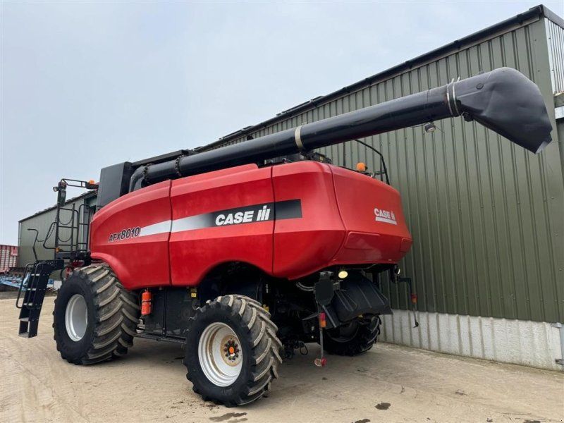 Case IH Axial-Flow 8010 AFX 8010 med skærebord og vogn. Ring til Ulrik f