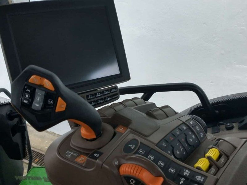 John Deere 6230R Premium Edition m Front PTO og GPS GPS Starfire 6000. Fron