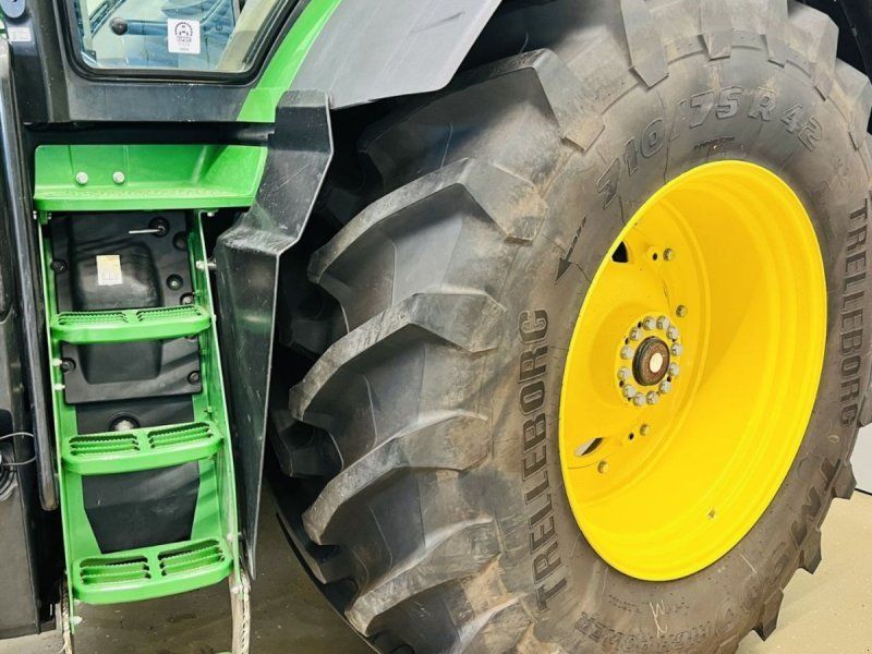 John Deere 8295R  Med FRONT PTO og Active Seat. GPS / AutoTrac klar.