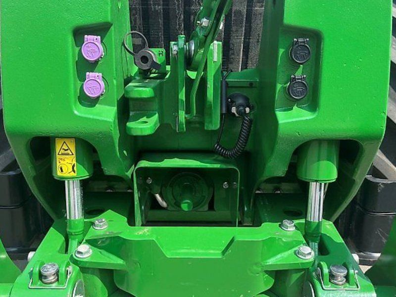 John Deere 8R410 Front PTO