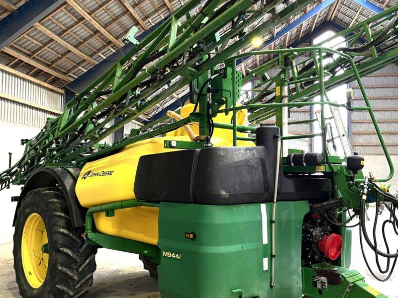 John Deere M944i isobus 28 m 4400 l.