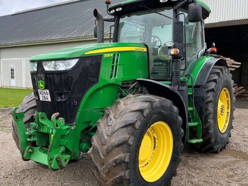 John Deere 7230R