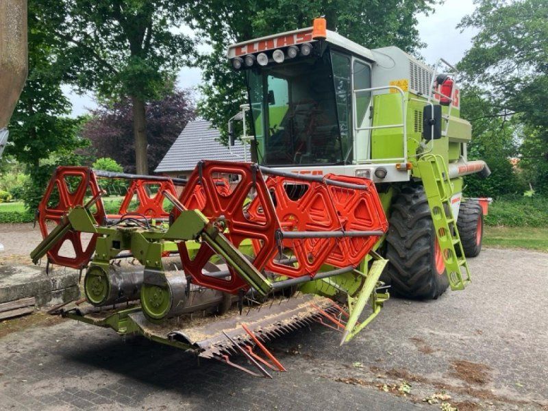 Claas Dominator 218 Mega