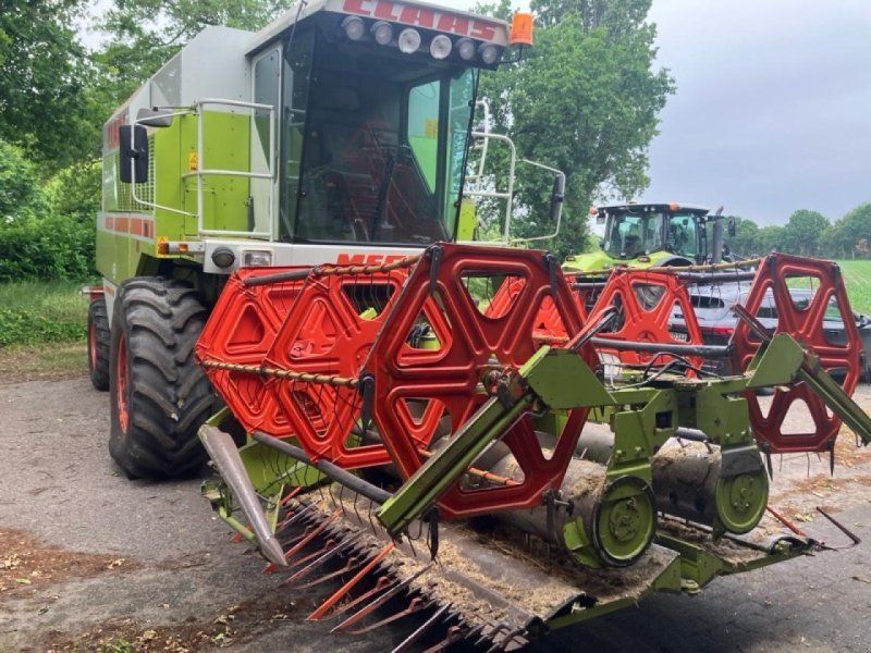 Claas Dominator 218 Mega
