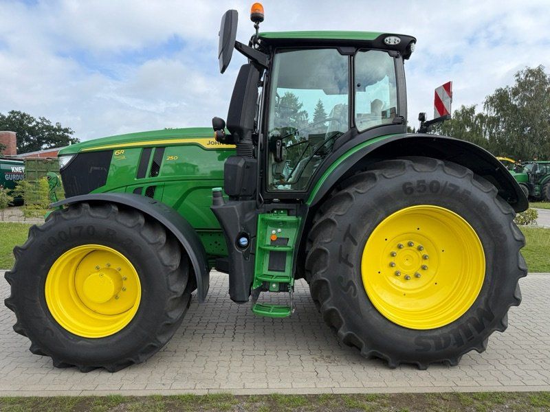 John Deere 6R250