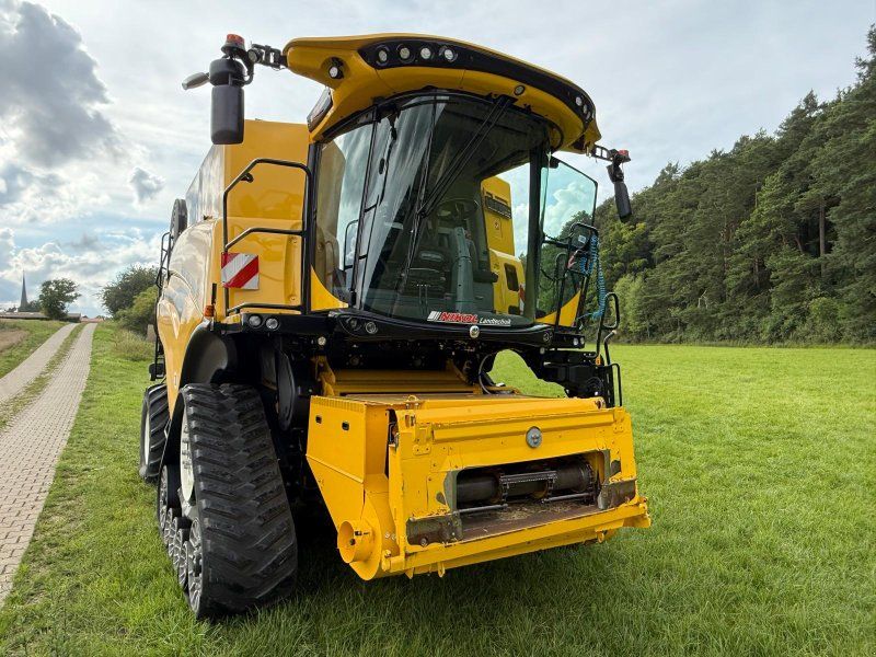 New Holland CR 8.90 Raupe IntelliSense