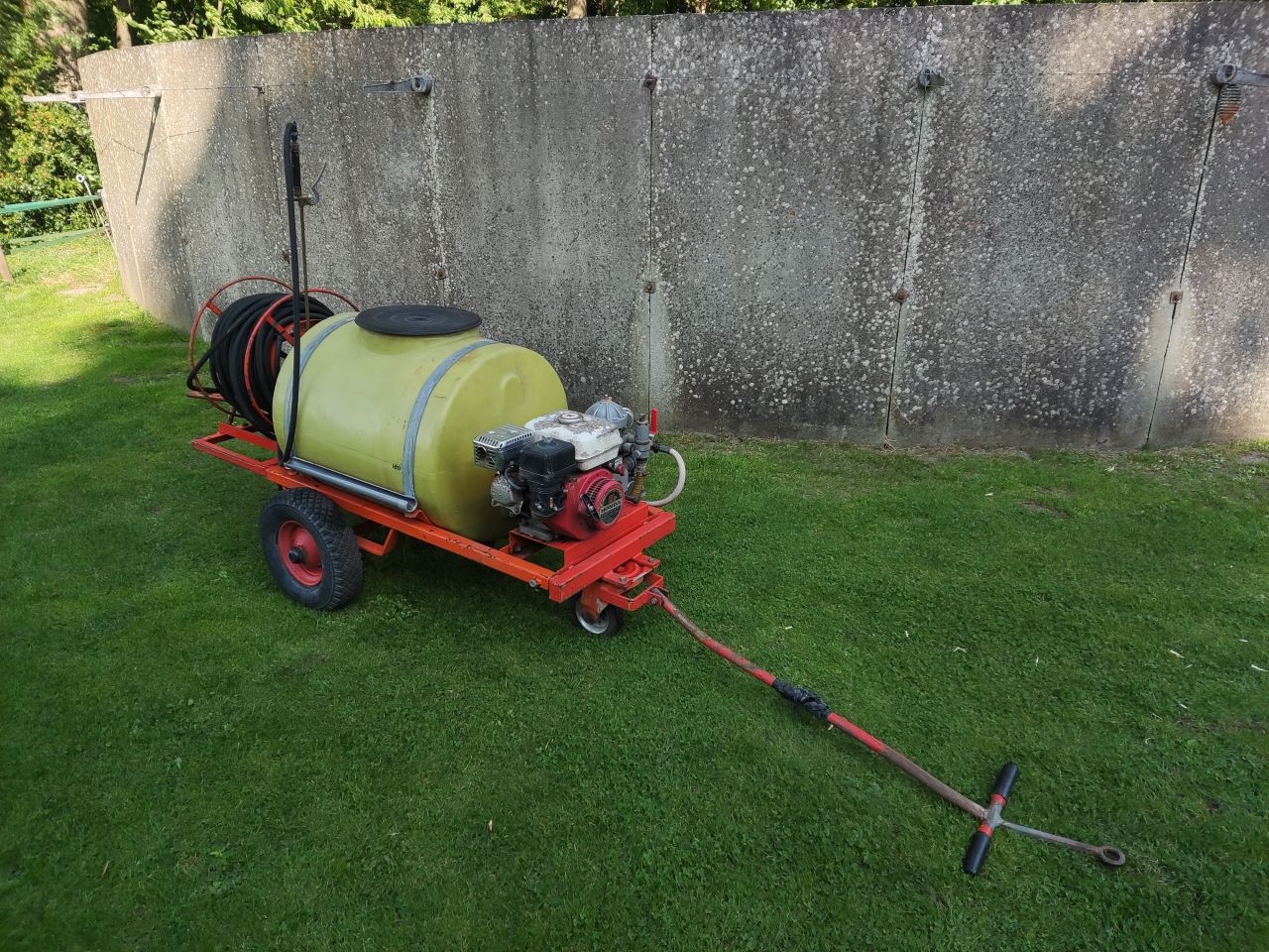 DOUVEN motorvatspuit (5,5 pk Honda motor, 200 liter tank)