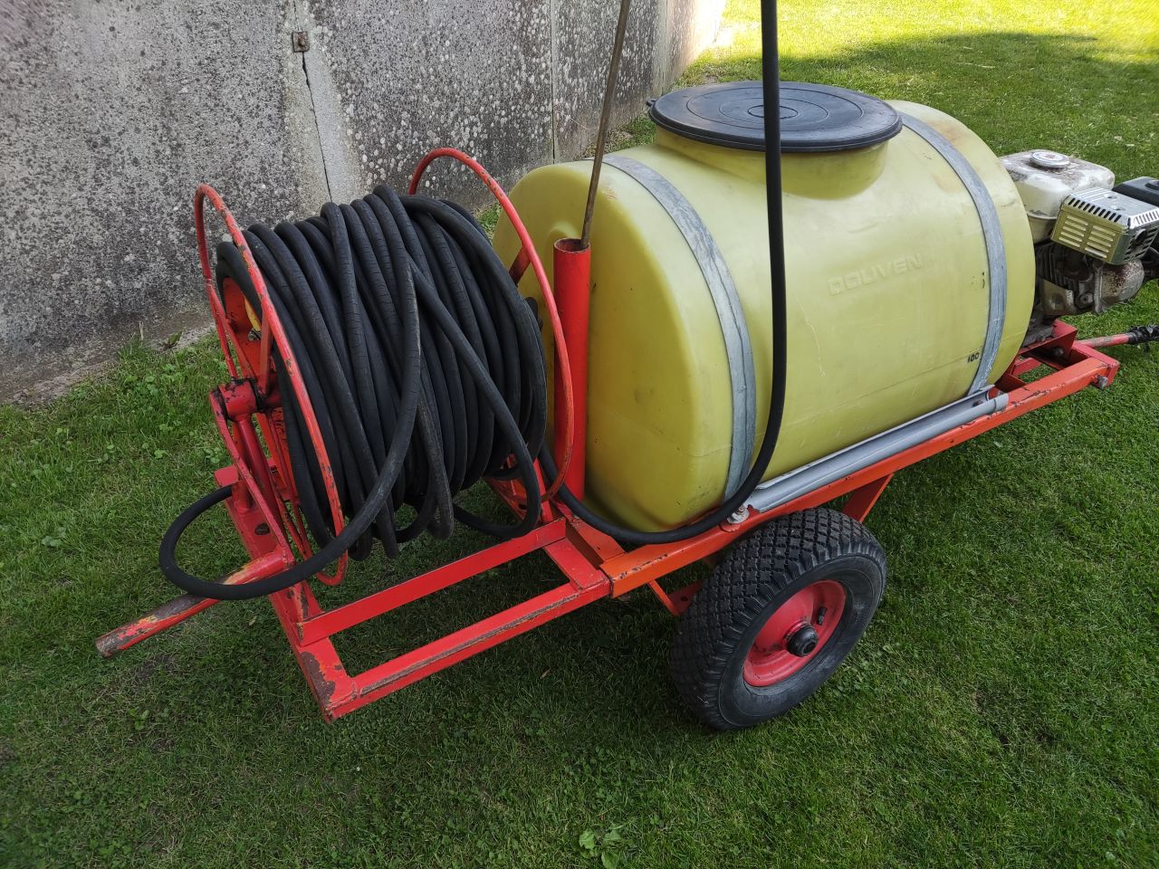 DOUVEN motorvatspuit (5,5 pk Honda motor, 200 liter tank)