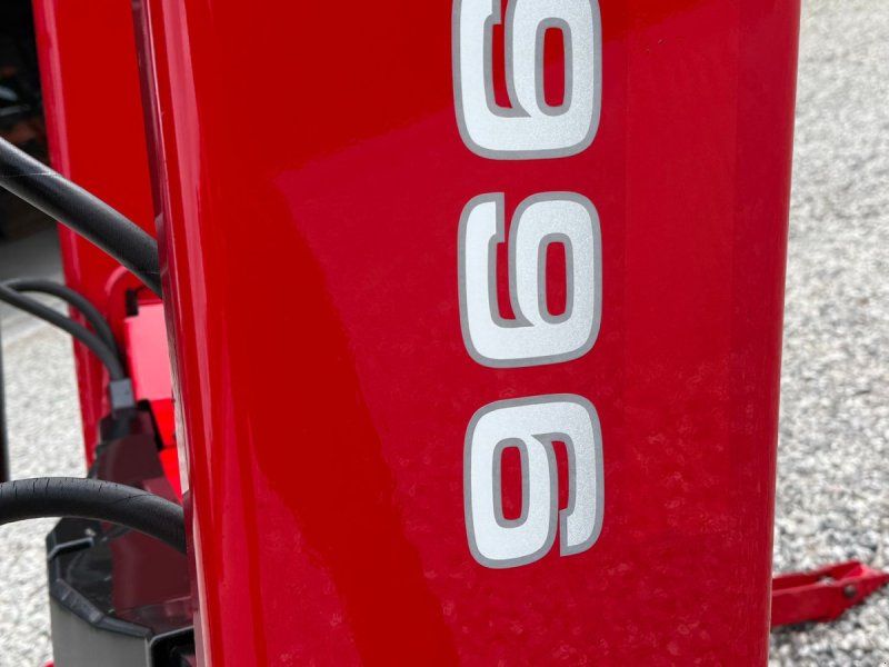 Massey Ferguson 966
