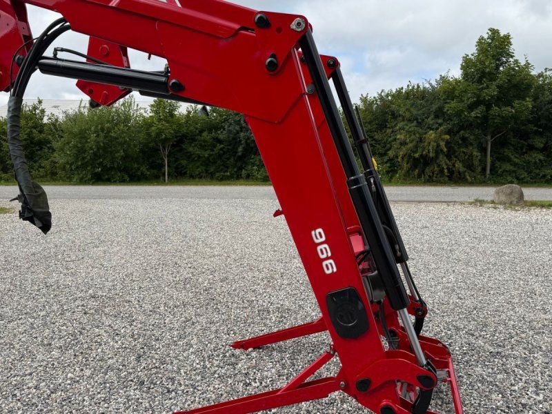 Massey Ferguson 966