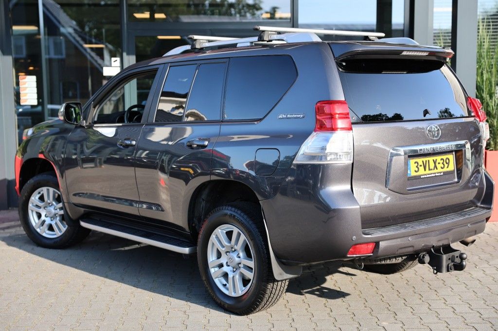 Toyota Landcruiser 150 3.0 D-4D 5DRS VX A/T VAN