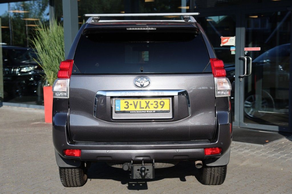 Toyota Landcruiser 150 3.0 D-4D 5DRS VX A/T VAN